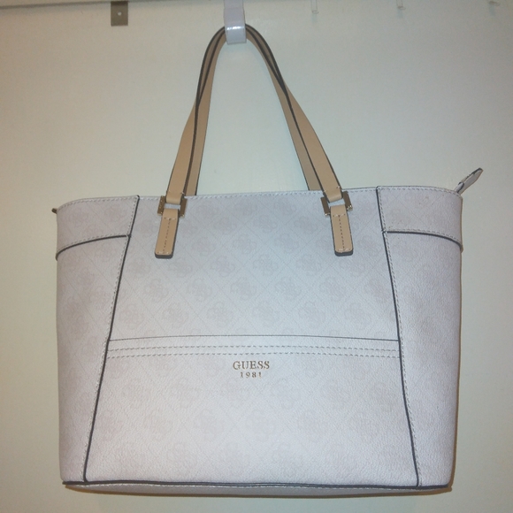 Guess Handbags - Nwt Guess purse